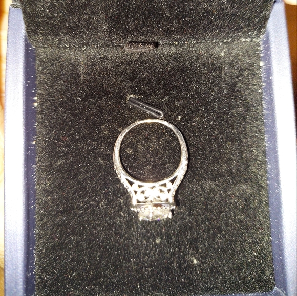 14KW Teardrop Bridal Engagement Ring - Picture 4 of 5